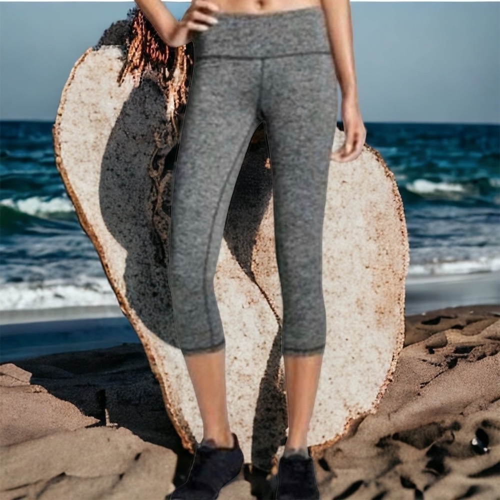 VICTORIAS SECRET Sport Knockout Tight Capri M Grey White Compression Leggings VG
